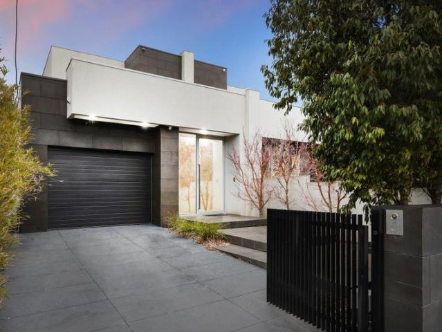 Townhouse for rent in Bentleigh East, Melbourne