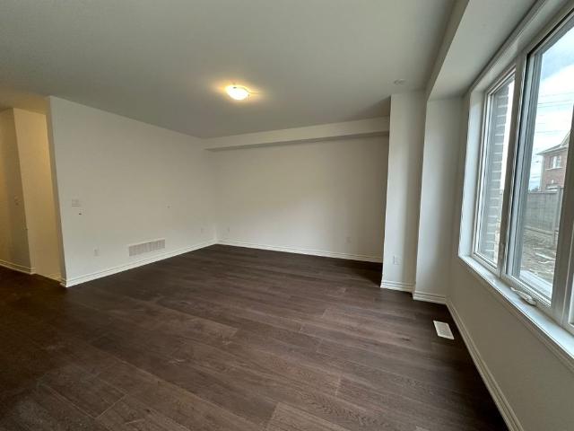 Townhouse for rent in Georgina, Ontario
