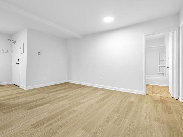 Apartment for rent in Holland Landing, Golden Horseshoe