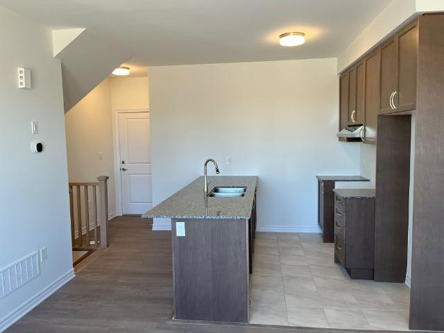 Townhouse for rent in Georgina, Ontario