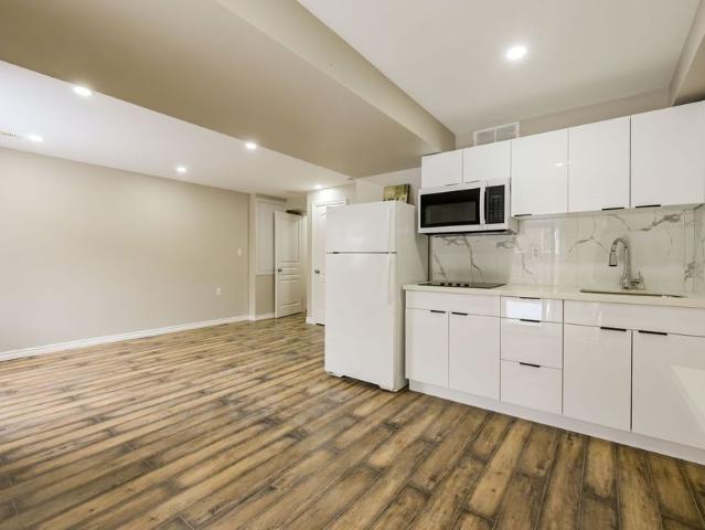 Townhouse for rent in Ancaster, Ontario