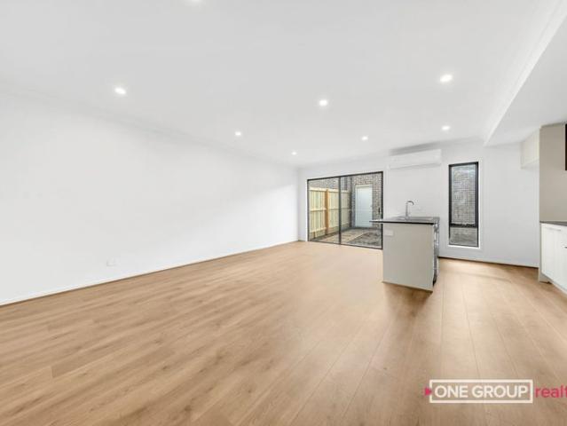 Townhouse for rent in Botanical, Melbourne