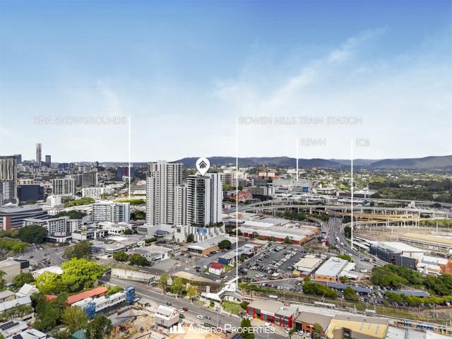 Office for rent in Toombul, Queensland