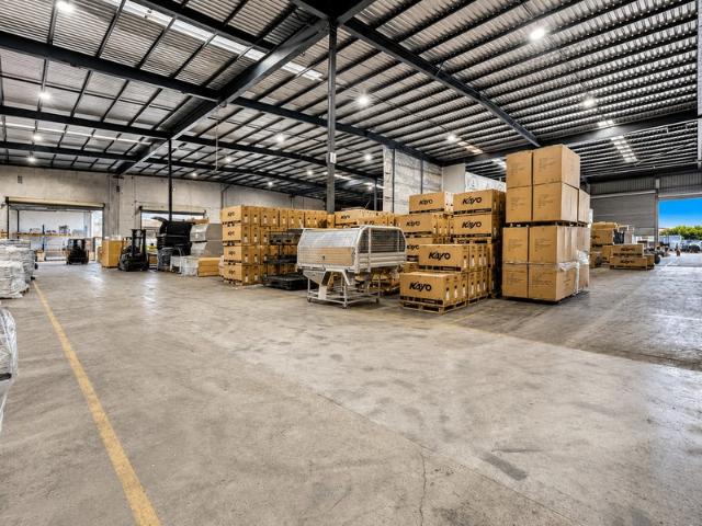 Warehouse for rent in Toombul, Queensland