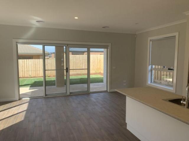 House for rent in Woodlea, Melbourne
