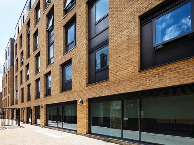 Room for rent in South Lambeth, Greater London