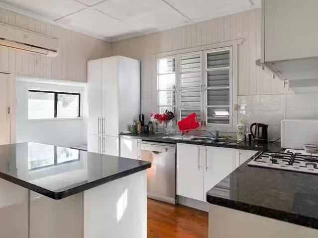 House for rent in Mount Lofty, Queensland