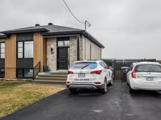 House for rent in Saint-paul-de-l'île-aux-noix, Quebec