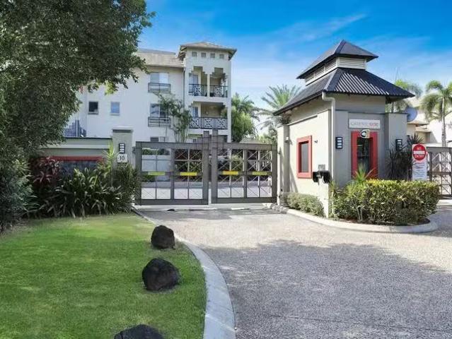Apartment for rent in Westcourt, Queensland
