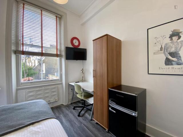 Room for rent in Earl's Court, Greater London