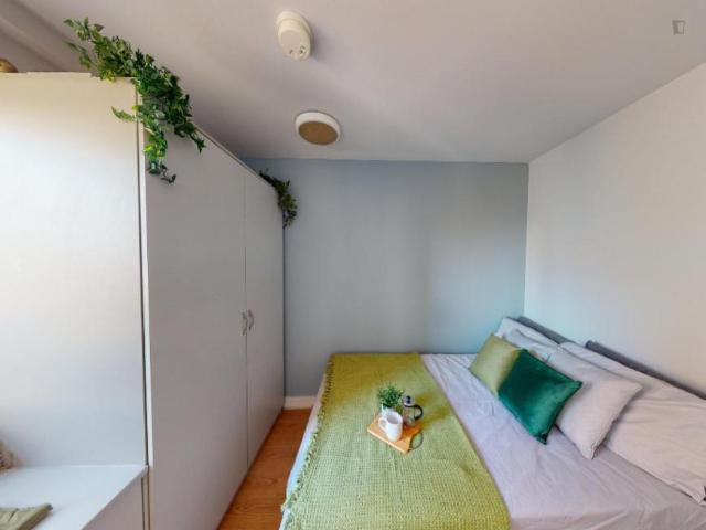 Room for rent in Calderstones