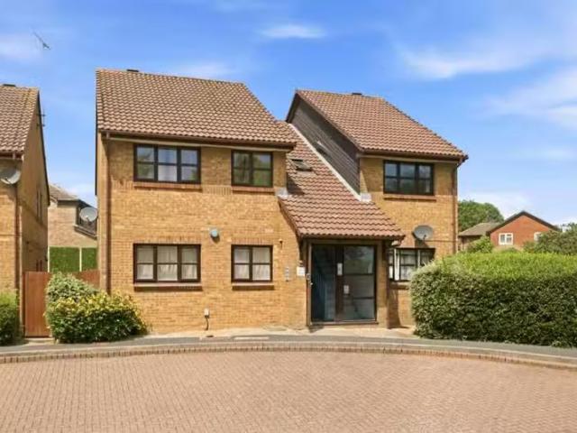 Apartment for rent in Five Acres, Hertfordshire