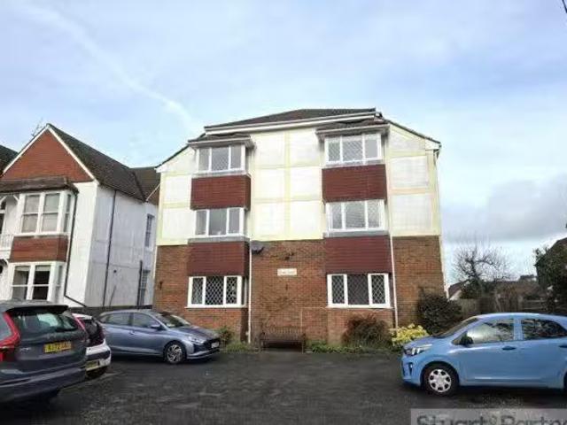 Apartment for rent in Perryfields, West Sussex