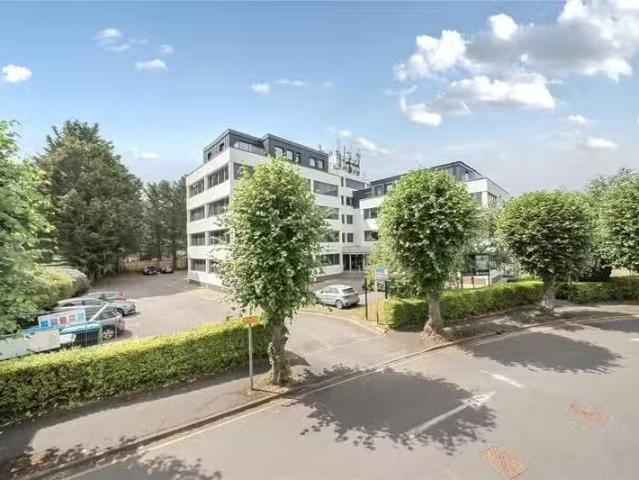Apartment for rent in Byfleet, Woking