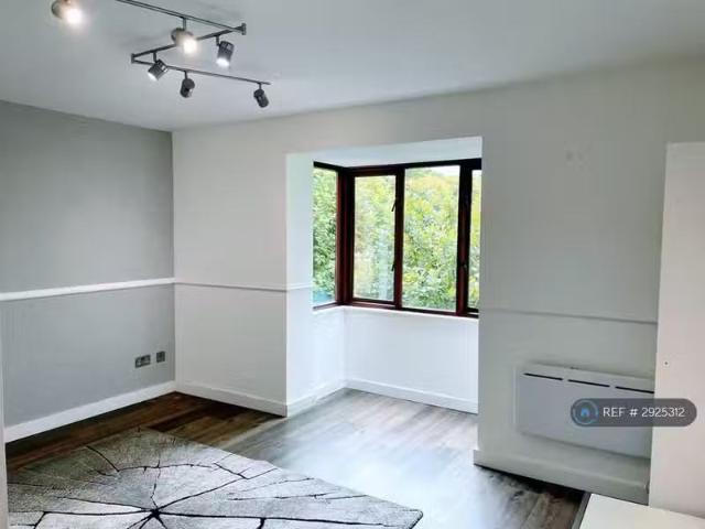 House for rent in Belvedere, Greater London