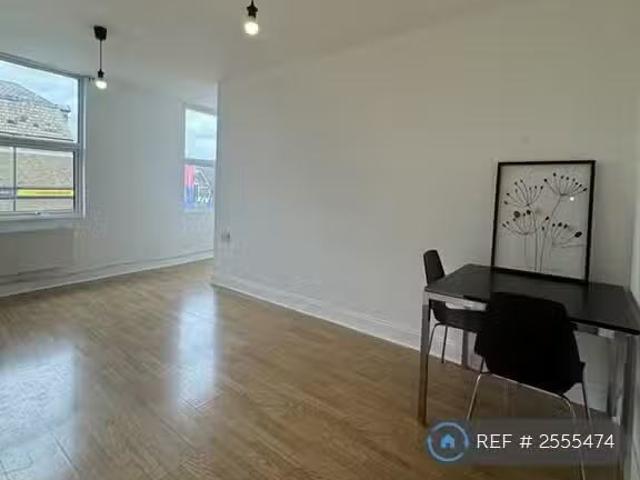 House for rent in Victoria, Greater London