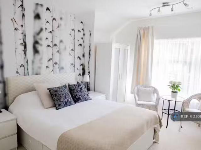 House for rent in Swanscombe and Greenhithe, Monks Orchard