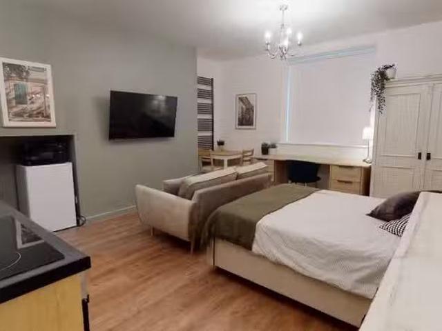 House for rent in Calderstones