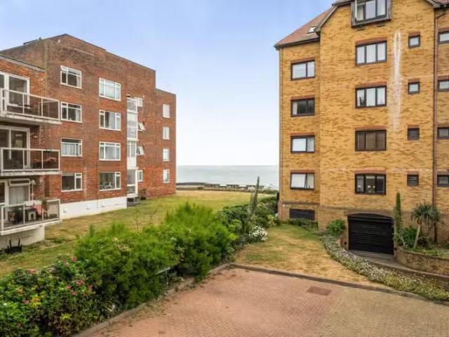Apartment for rent in Golden Valley, Folkestone