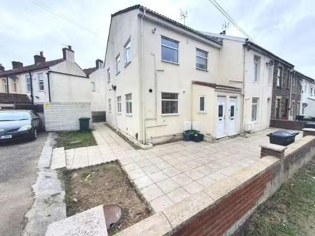 House for rent in Kingswood