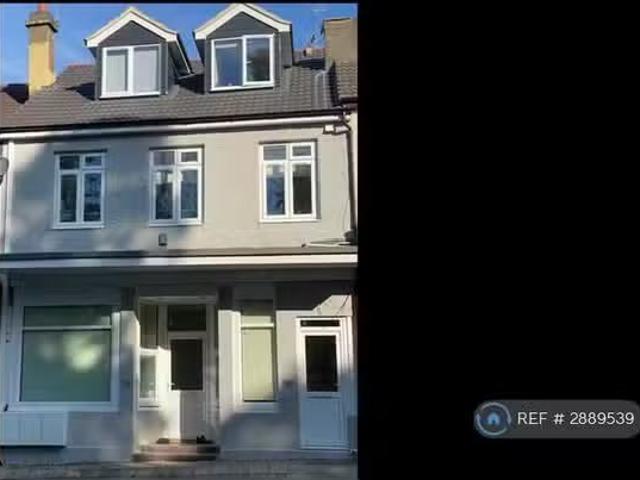 House for rent in Heol-las, Surrey