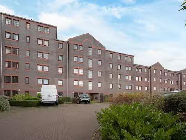 House for rent in Comely Bank, Craigleith