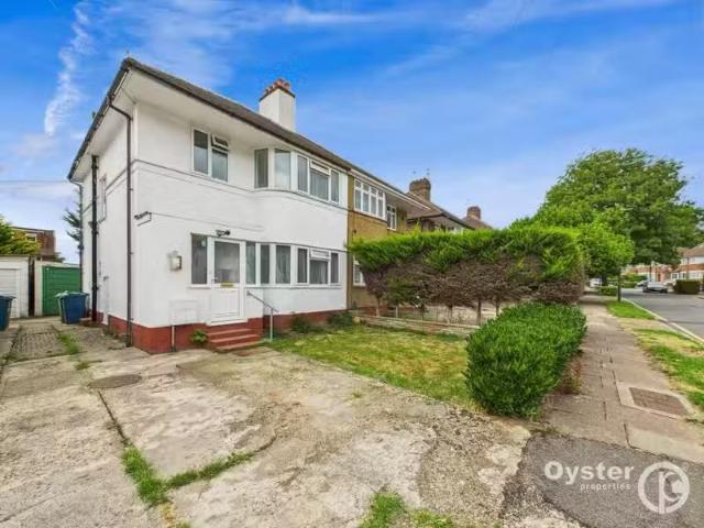 House for rent in Burnt Oak, Greater London