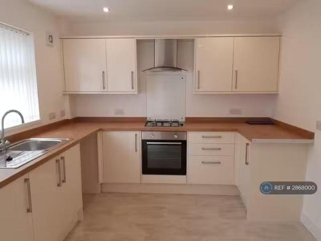 House for rent in Cwmparc, Wales
