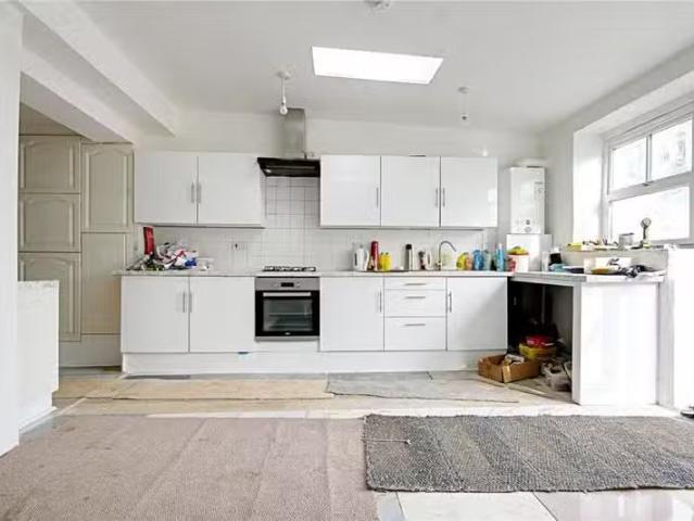 House for rent in Ponders End, Greater London