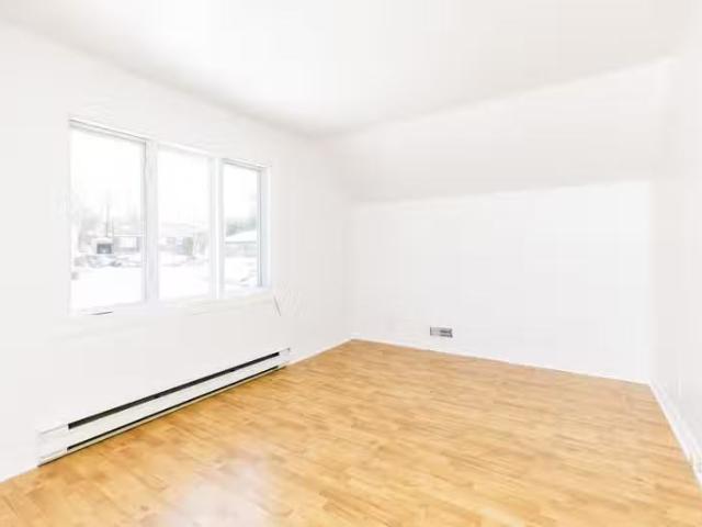 Condo for rent in Vanier, Ontario