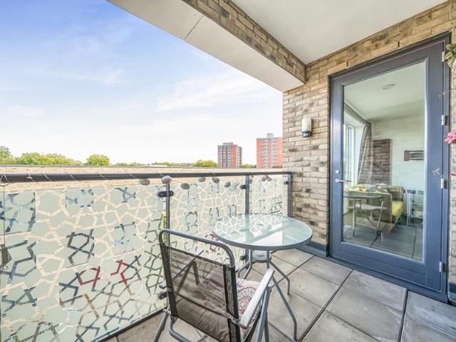 Apartment for rent in Cat Hill, England