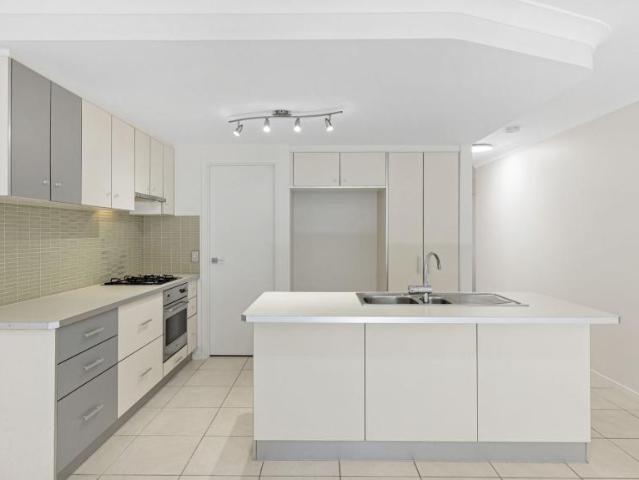 Apartment for sale in Carrara, Gold Coast City