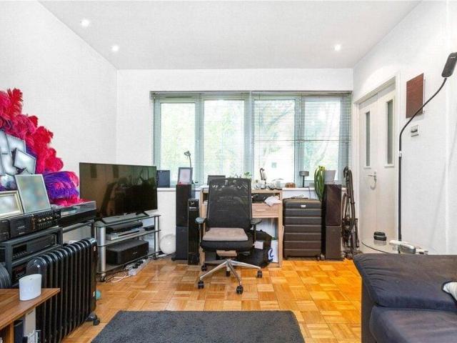 Apartment for rent in Cat Hill, England