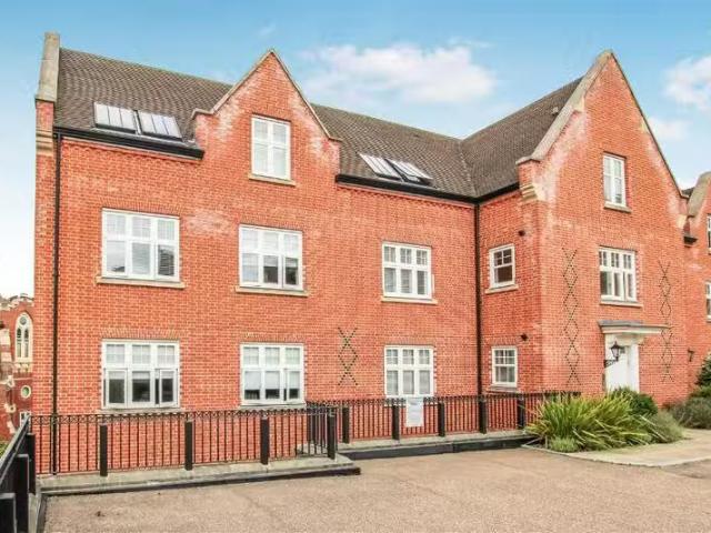 Apartment for rent in The Galleries, Navestock Side