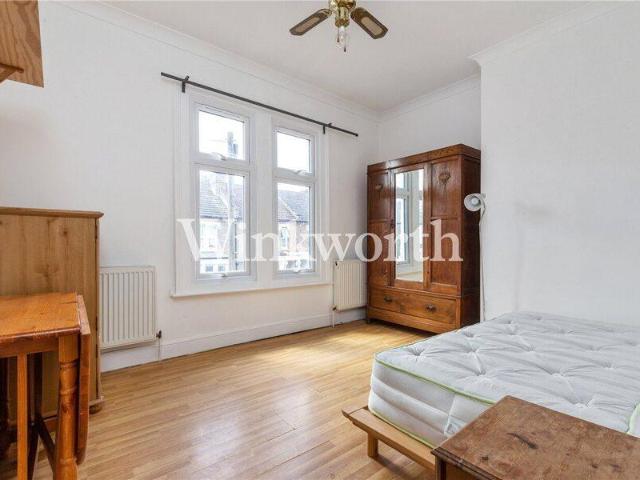 Apartment for rent in Cat Hill, England
