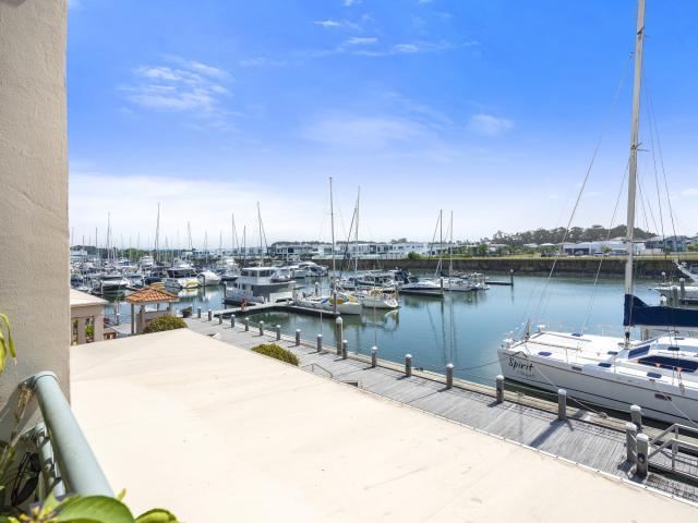 Apartment for sale in Hope Island, Gold Coast City