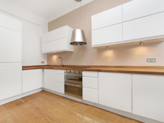 Apartment for rent in Cat Hill, England