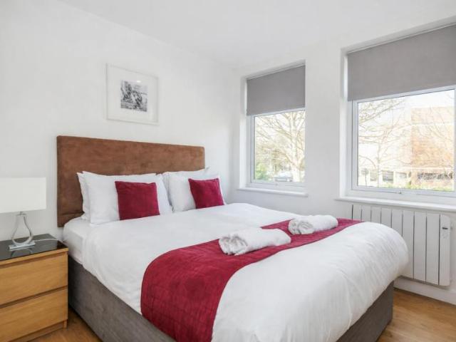 Apartment for rent in Pachesham Park, Surrey