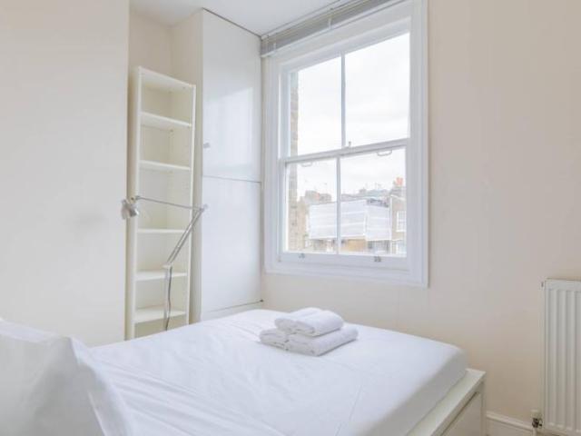 Apartment for rent in Lyons, Greater London