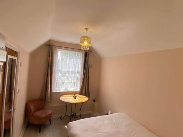Apartment for rent in Lyons, Greater London
