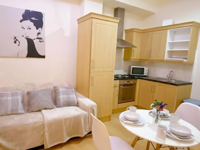 Apartment for rent in Brompton, Greater London