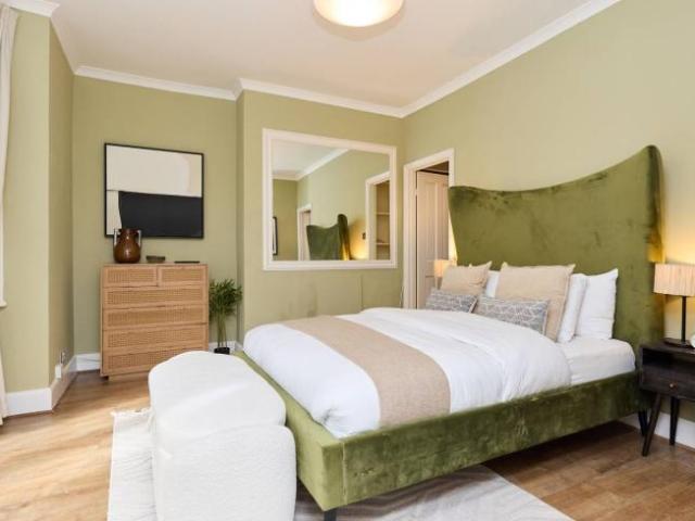 Apartment for rent in Lyons, Greater London
