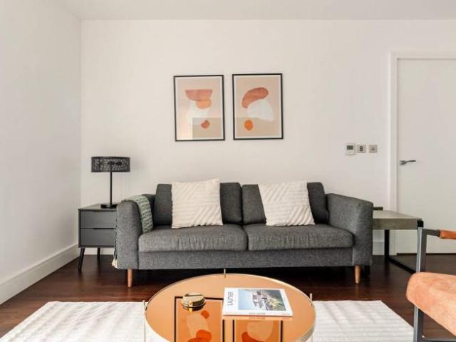 Apartment for rent in Lyons, Greater London
