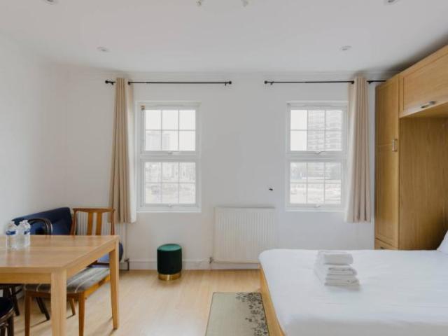 Apartment for rent in Lyons, Greater London