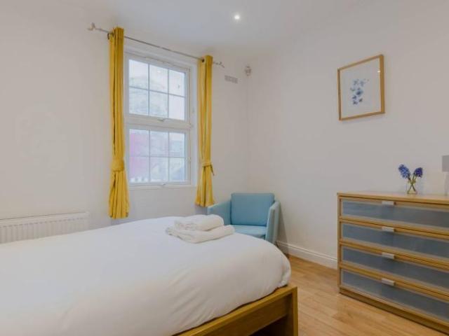 Apartment for rent in Lyons, Greater London