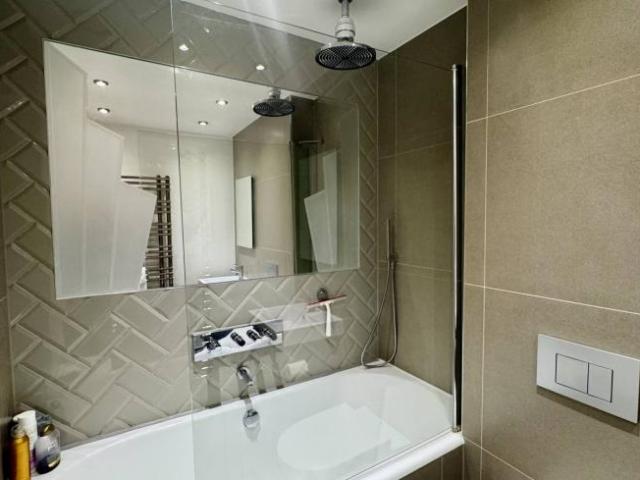 Apartment for rent in Lyons, Greater London