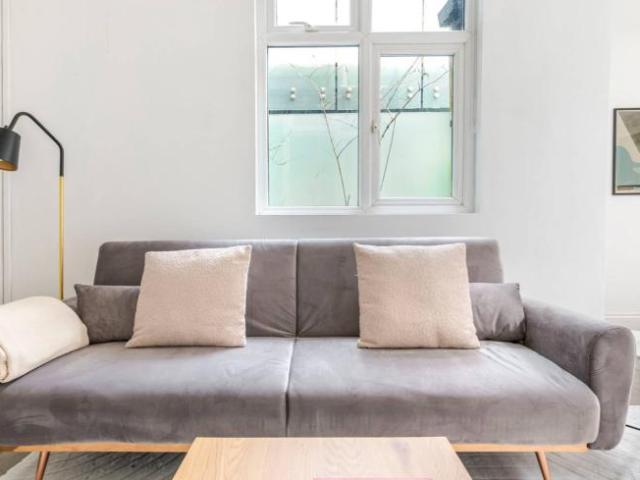 Apartment for rent in Lyons, Greater London