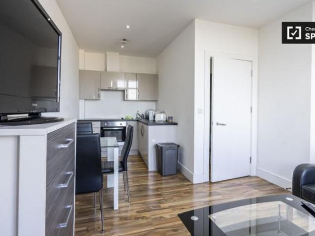 Apartment for rent in Lyons, Greater London