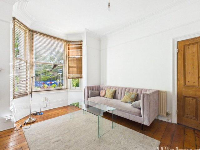 Apartment for rent in Cat Hill, England