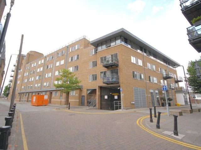 Apartment for rent in Cat Hill, England